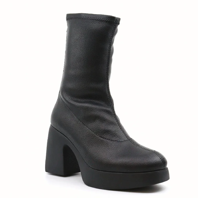 Women Camelus Stretch Boot In Black