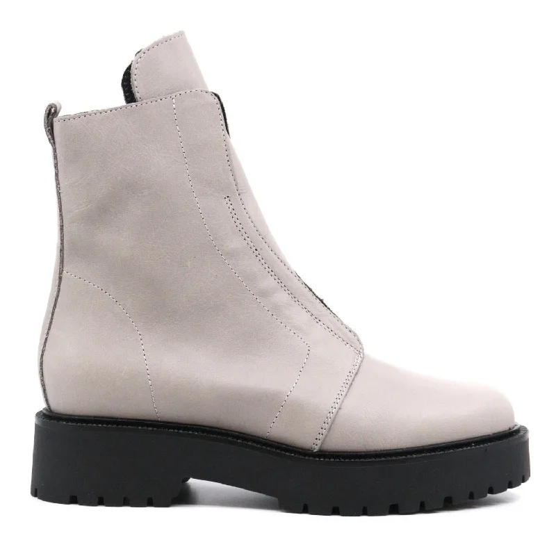 Women Koil Boot In Cement